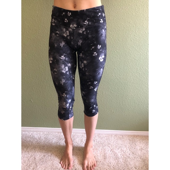 High Waisted Athletic Capri Leggings - Picture 2 of 6